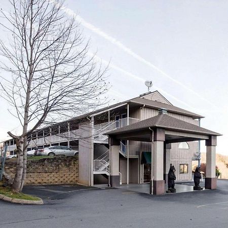 Econo Lodge - Уейнсвил Екстериор снимка